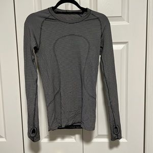 EUC lululemon swiftly tech in black and white stripe